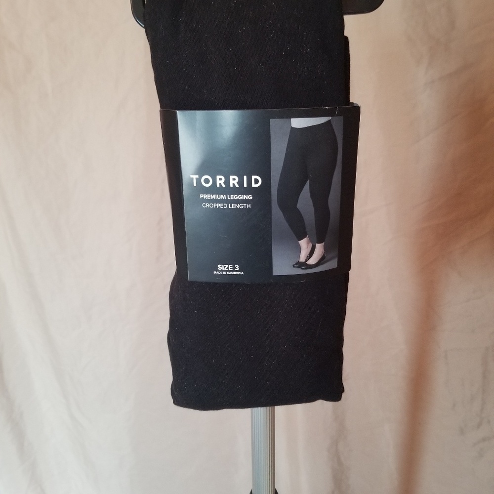 Torrid black crop leggings